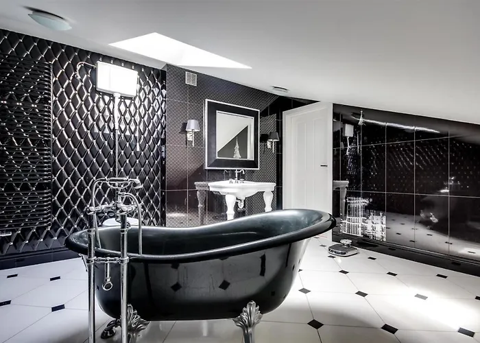 Divon Luxury s By Wawel Castle